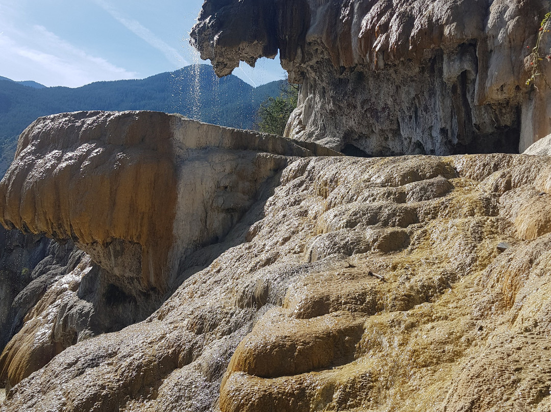The Petrifying Fountain of Réotier景点图片