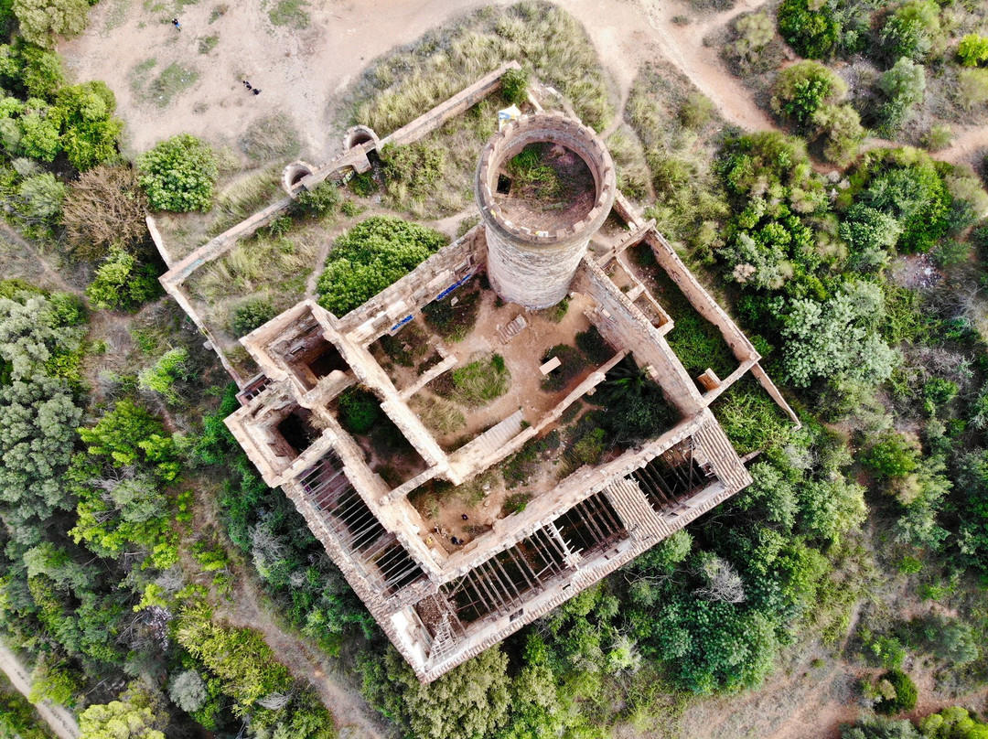 Castillo Torre Salvana-圣科洛马德塞尔韦略必去景点
