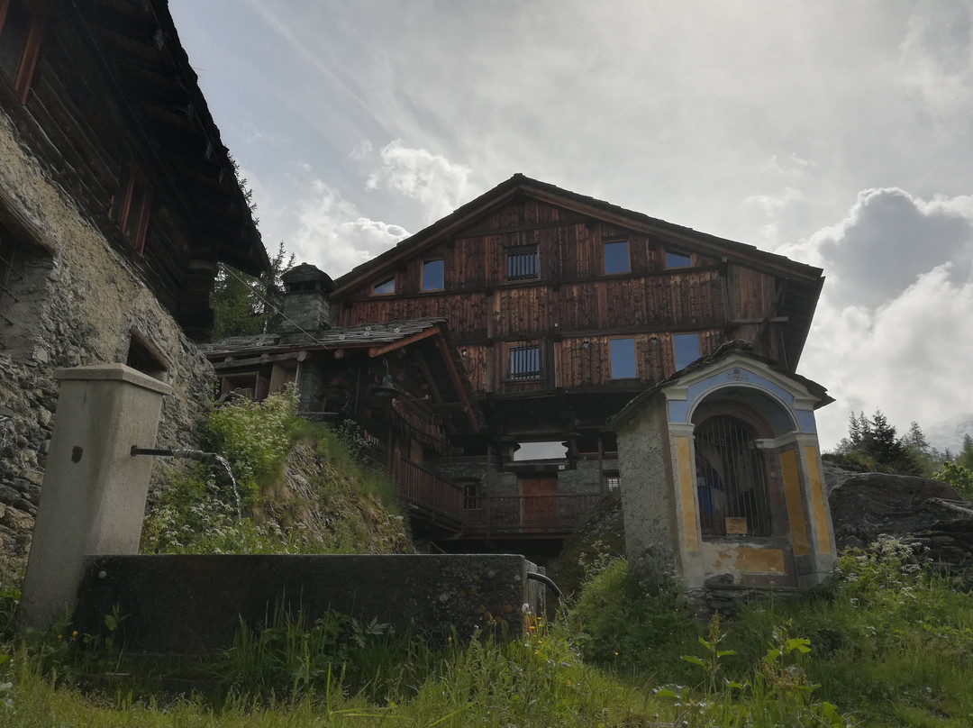 Rifugio L'Aroula主图