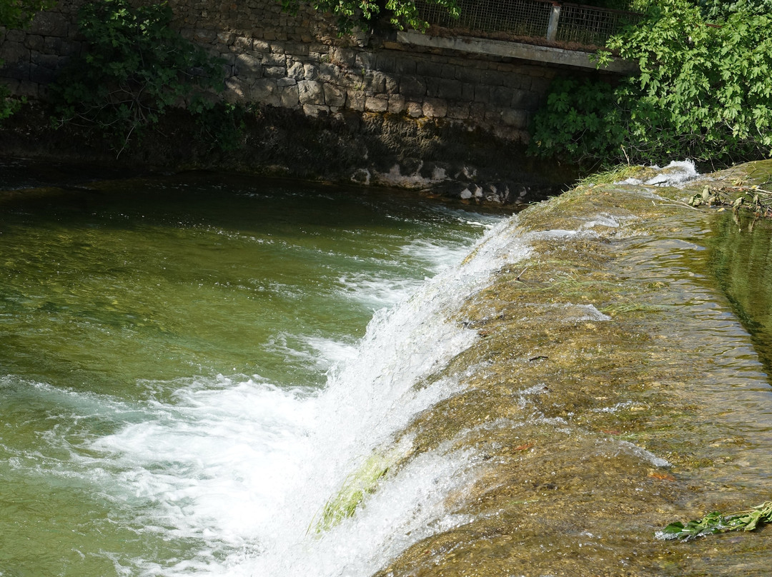 Benat Waterfall景点图片