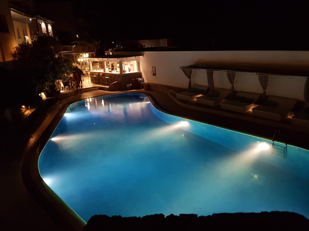 阿提尼亚温泉套房酒店主图