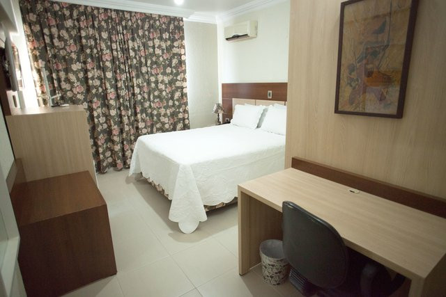 Royal Plaza Hotel主图