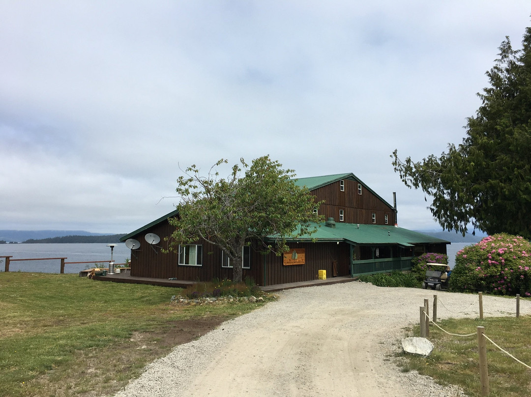 Pacific Gateway Wilderness Lodge主图