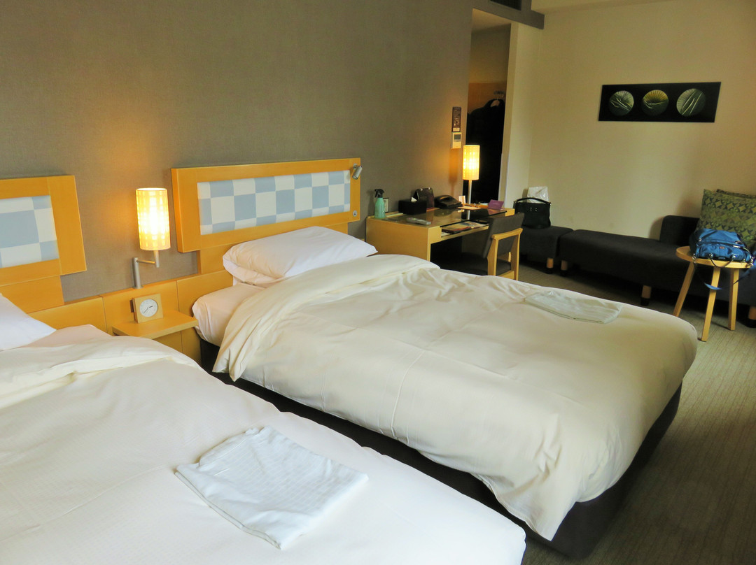 金泽三位神大酒店主图