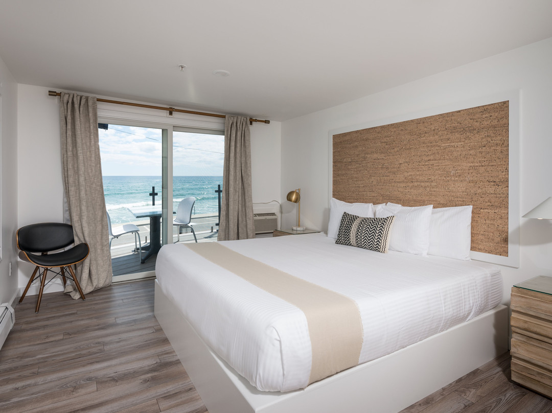 Stones Throw Hotel主图