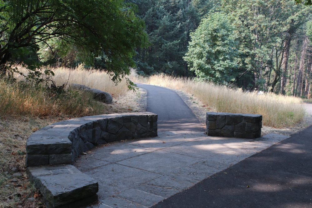 Hole-in-the-Wall Falls-Cascade Locks必去景点