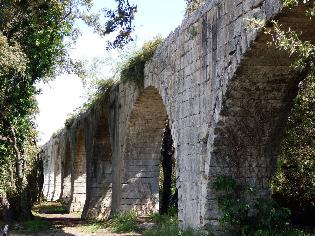 Aqueduct de Castries景点图片