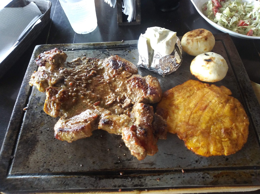 Los Cuervos餐馆和美食-Carlos Lechona