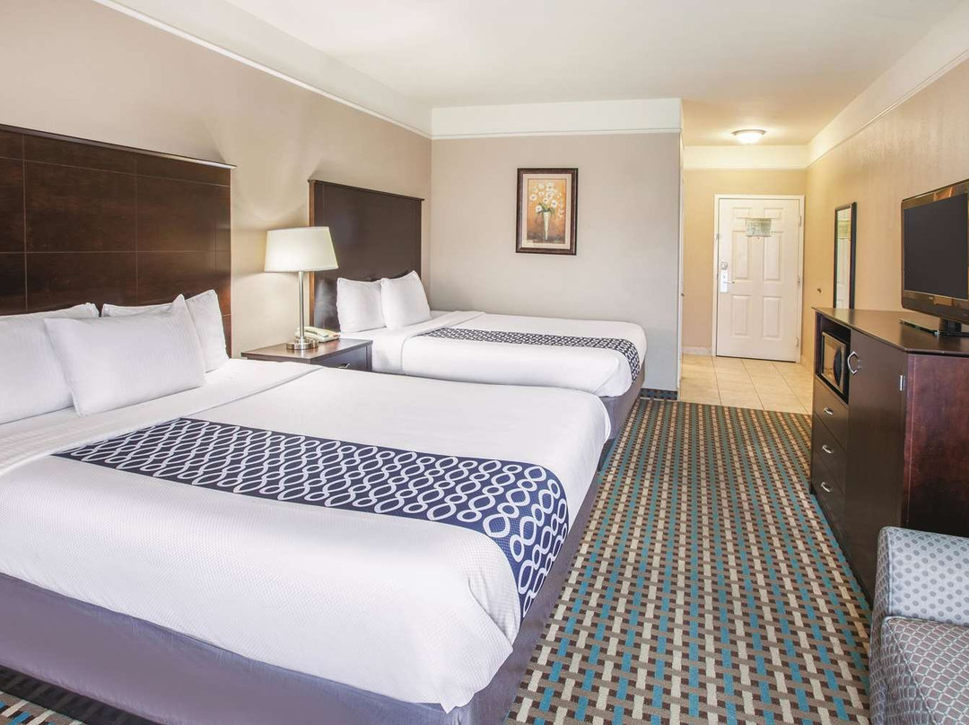 La Quinta Inn & Suites By Wyndham Bay City主图