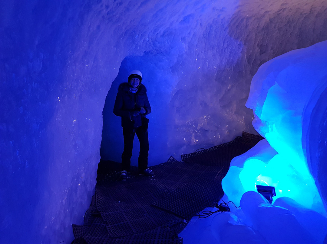 Glacier Cave景点图片