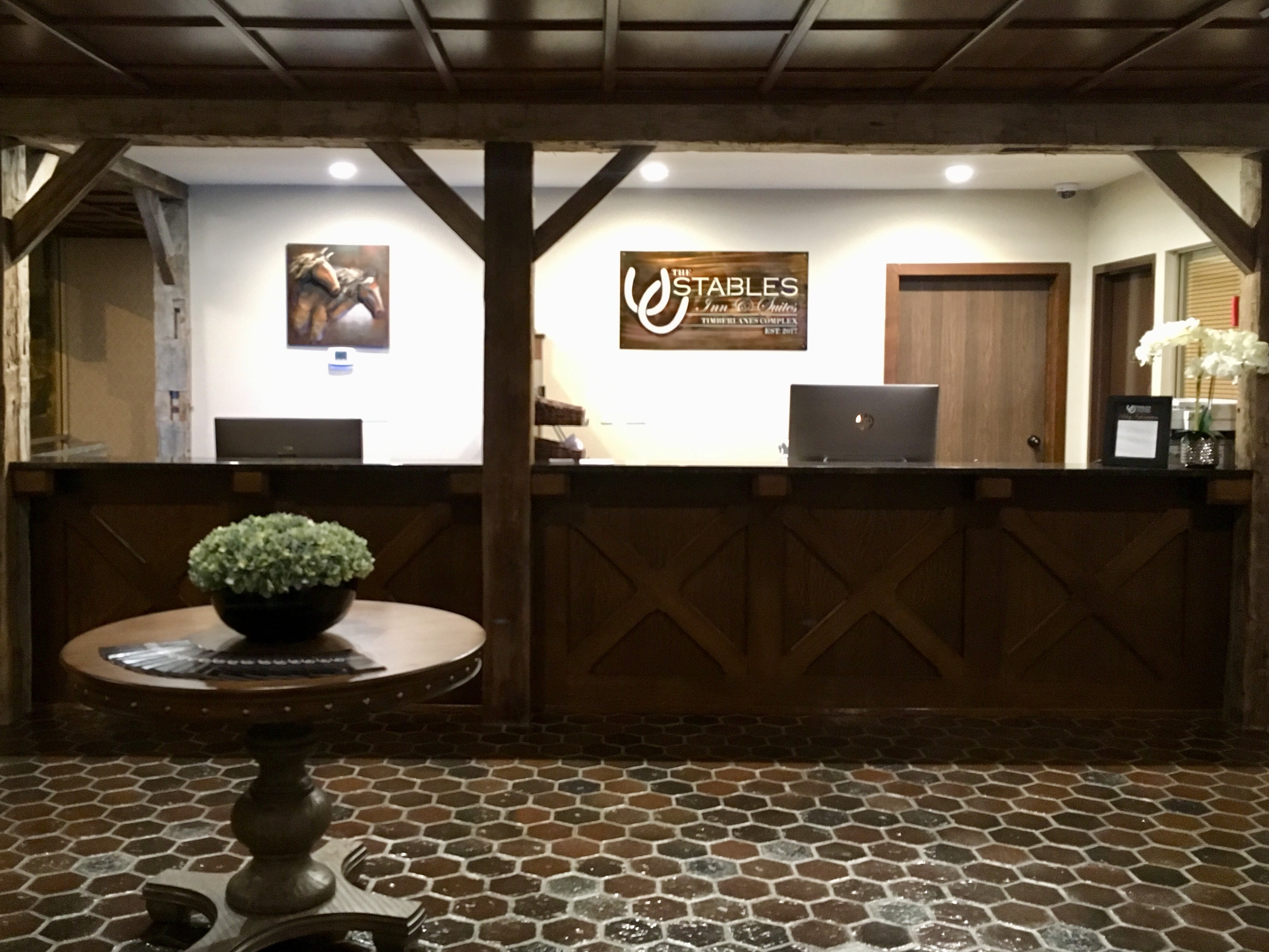 The Stables Inn & Suites-官方