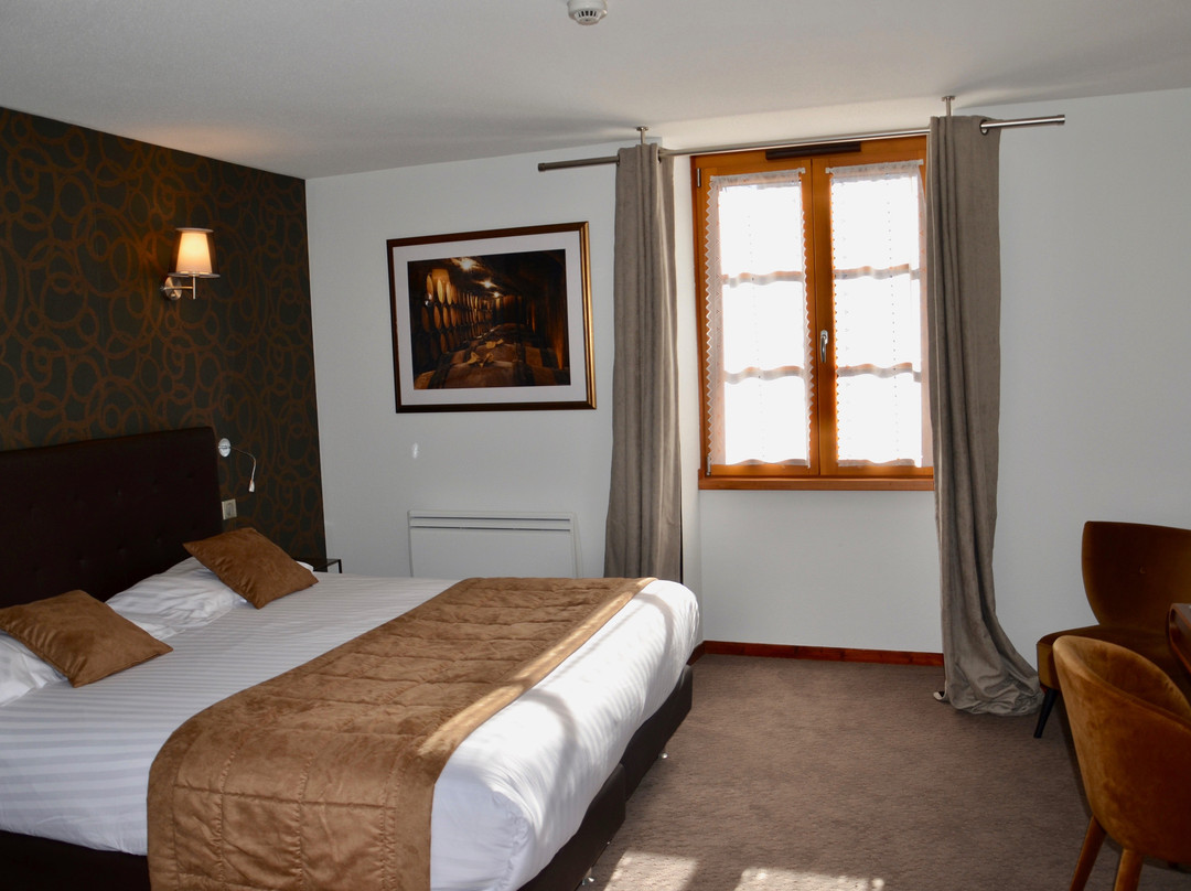 Logis Hotel des Messageries Arbois主图