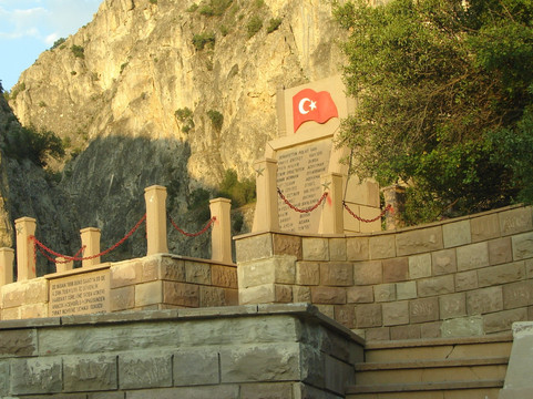 Acemoglu Koprusu Sehitler Anıtı-Erzincan必去景点