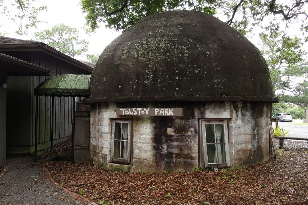 Tolstoy Park景点图片