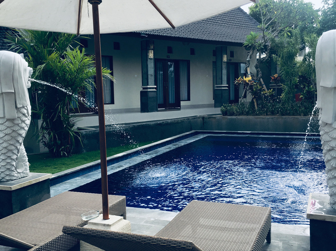 OYO 828 Lilis Cempaka Mas Guesthouse主图