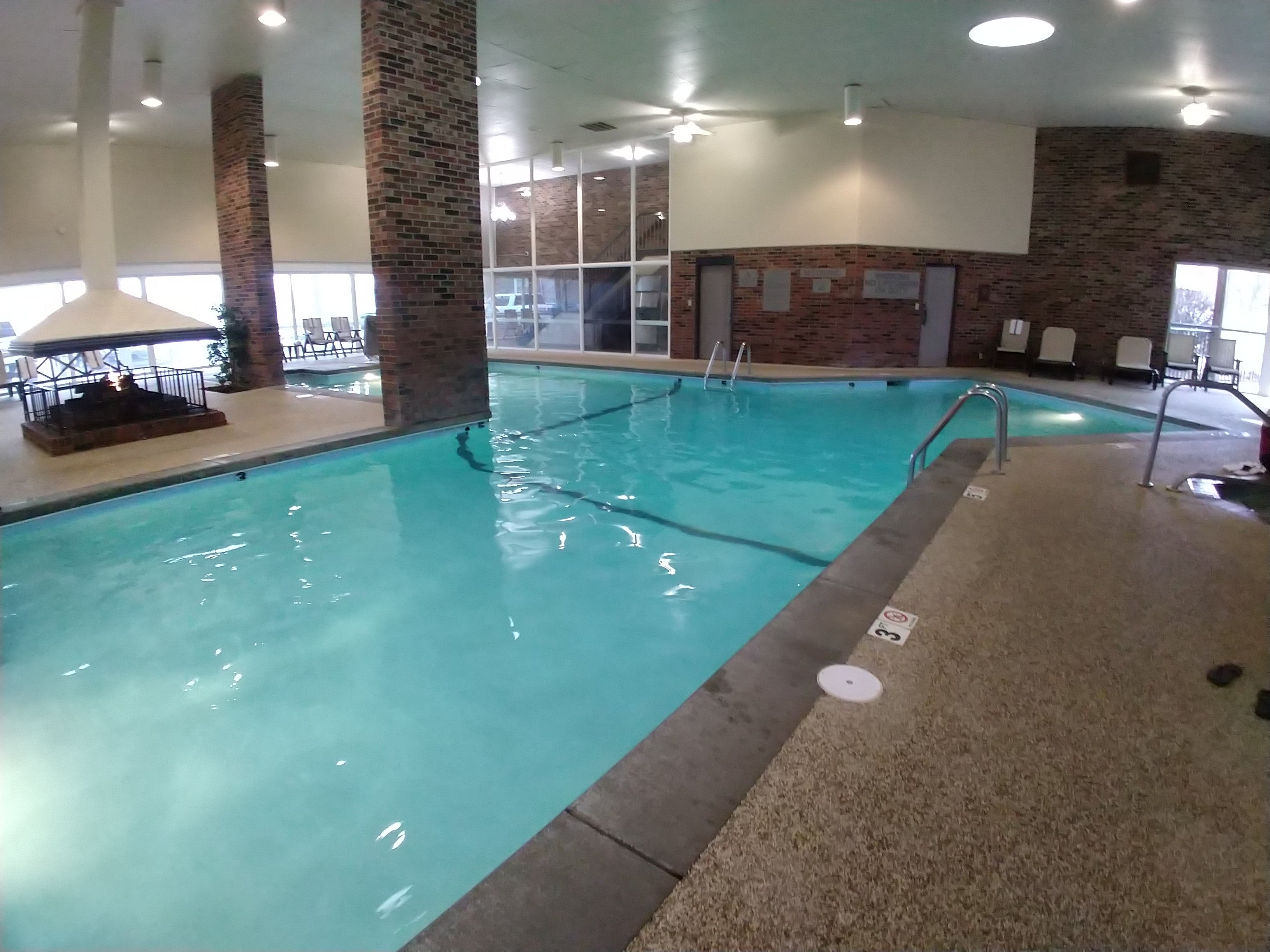 Country Inn & Suites by Radisson, Woodbury, MN-泳池