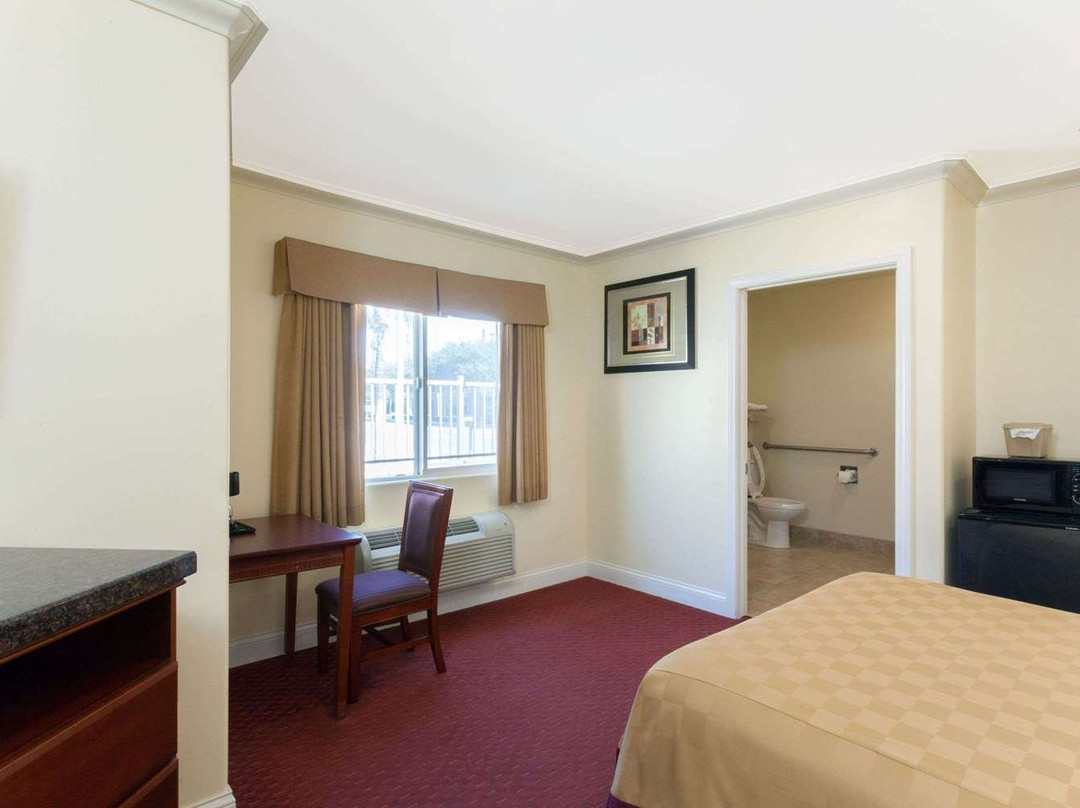 Travelodge by Wyndham Brea主图