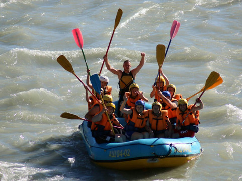 Altai-Rafting-Center-Barangol必去景点