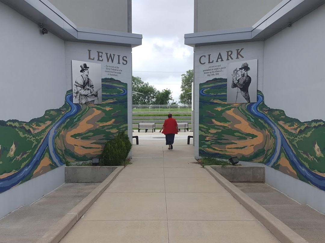 Lewis and Clark Confluence Tower-Hartford必去景点