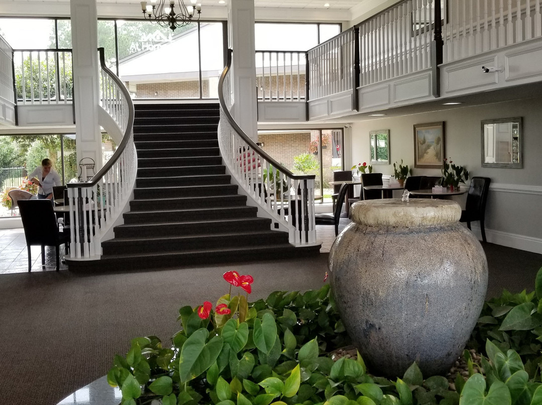 At Home Inn & Suites主图