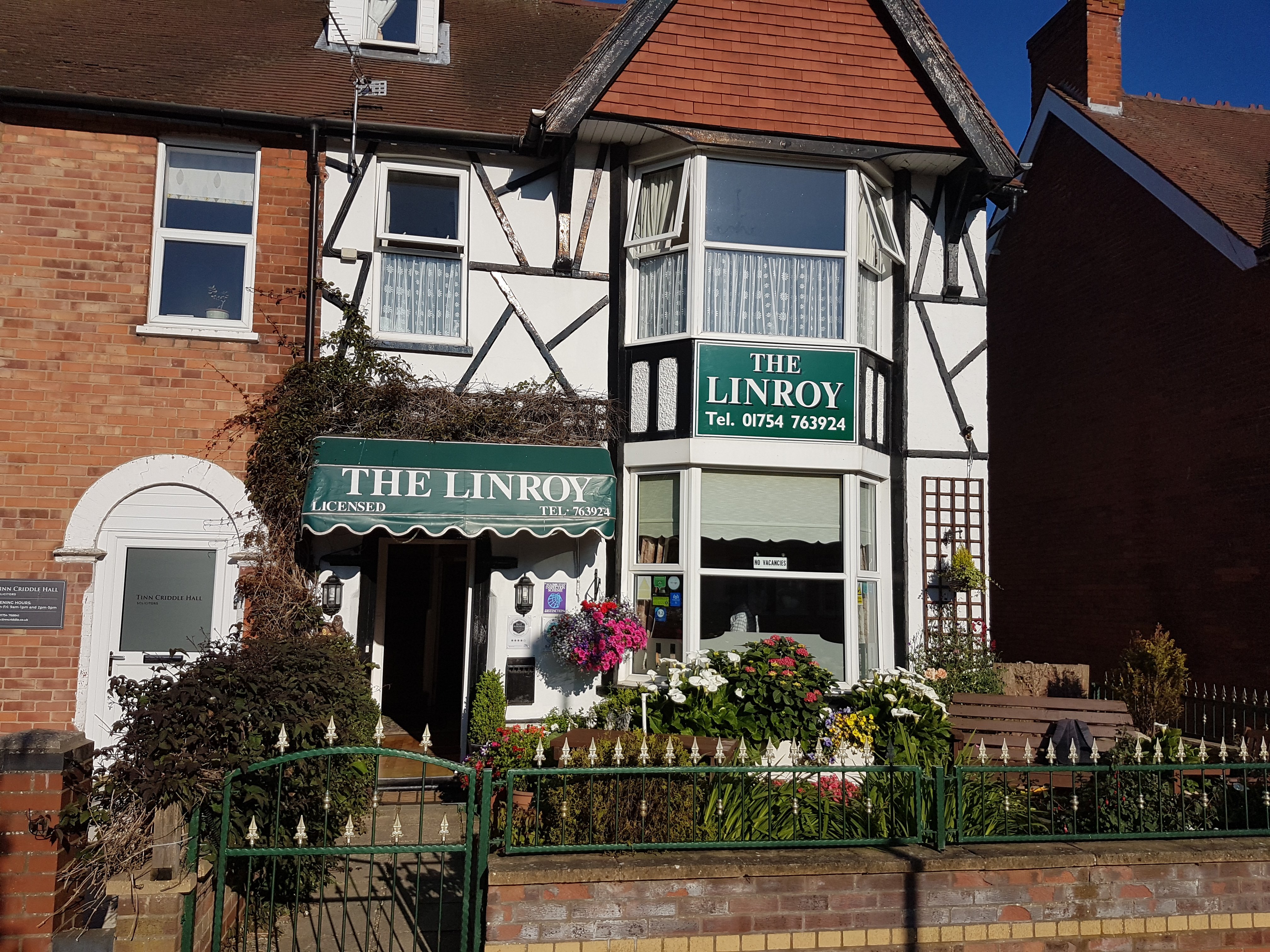 Linroy Guest House-浴室