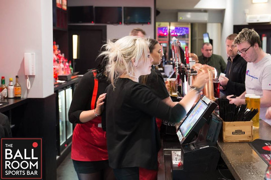 The Ball Room Sports Bar & Pool Hall-丹弗姆林必去景点