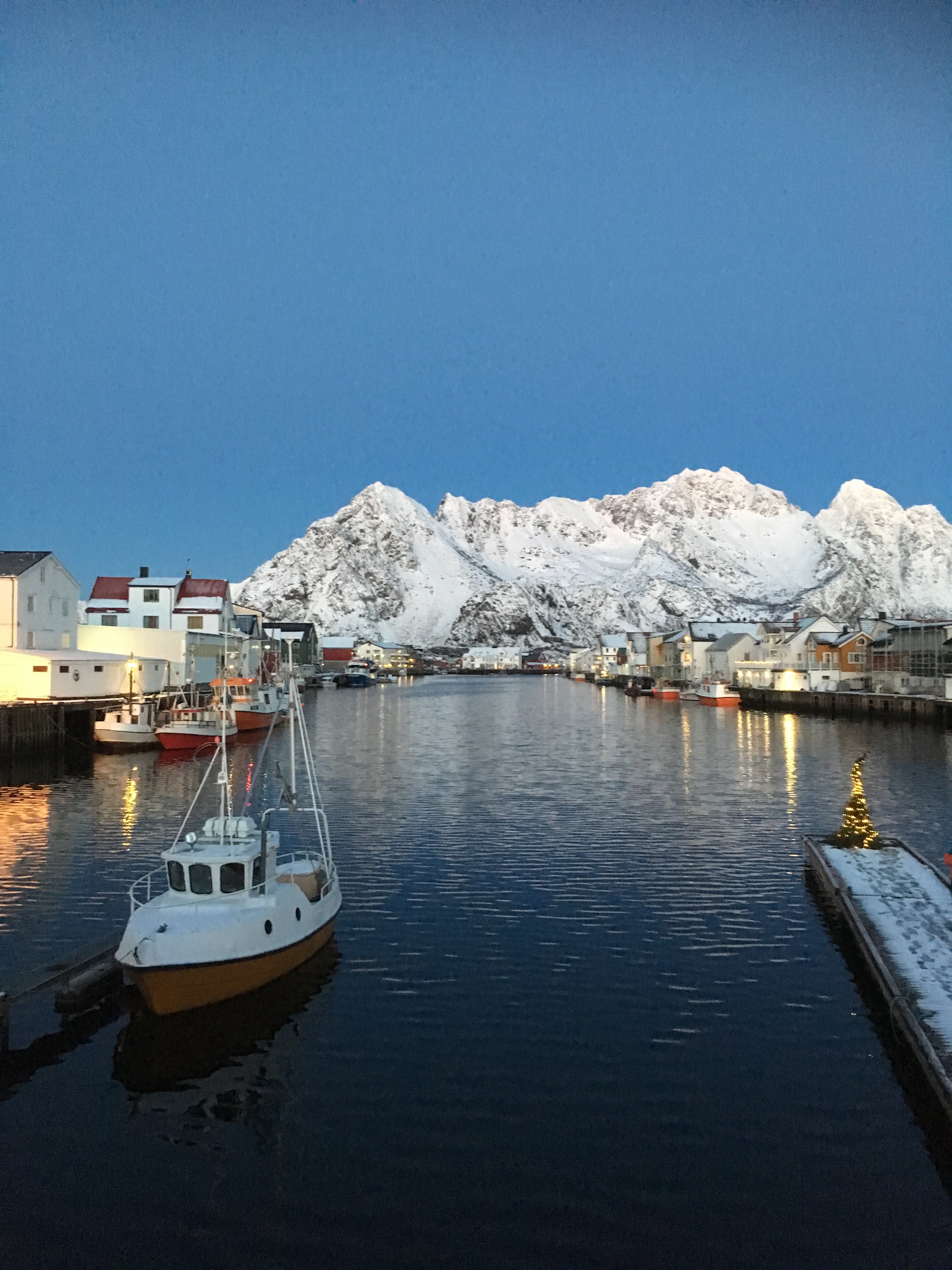 Fast Hotel Henningsvær-官方