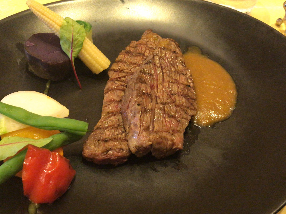 レストラン モモ