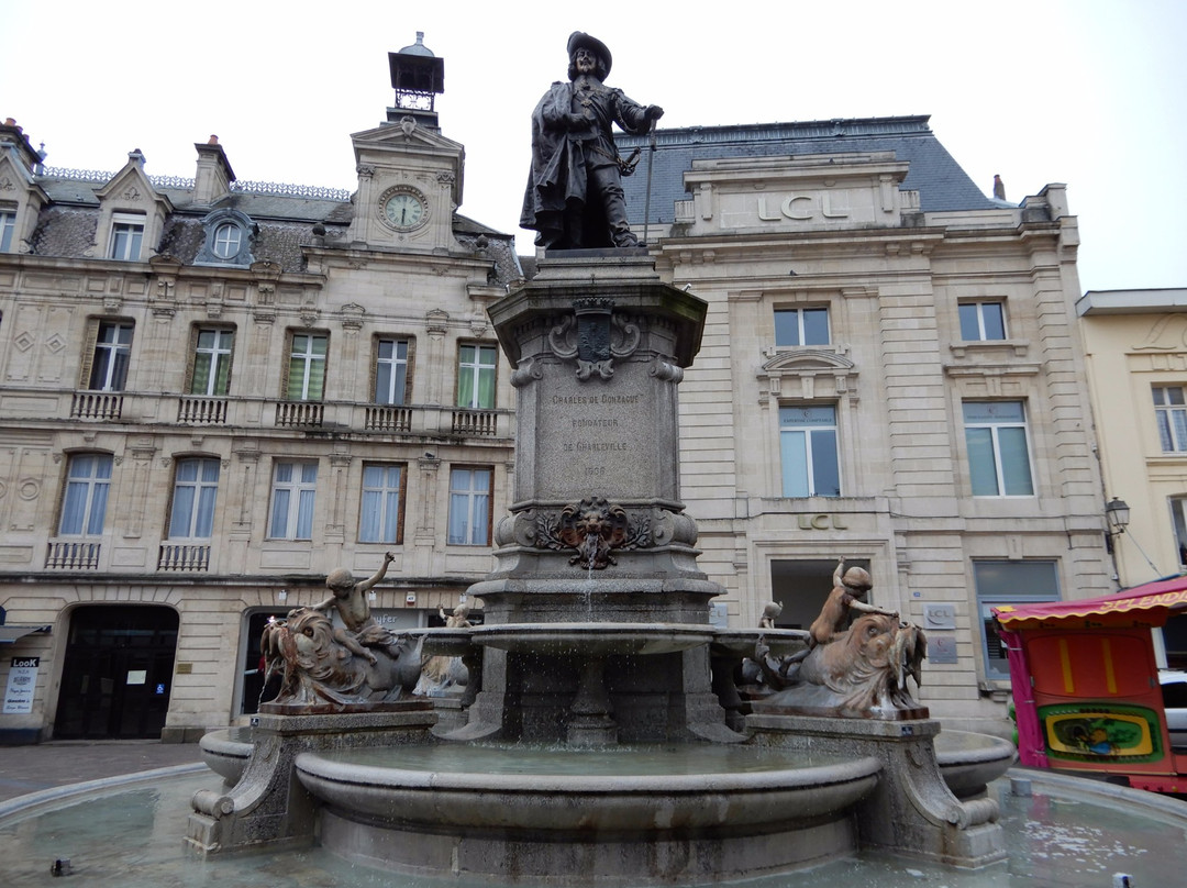 Statue de Charles de Gonzague景点图片
