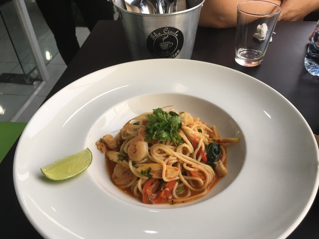 Tachilek餐馆和美食-The Circle Cafe