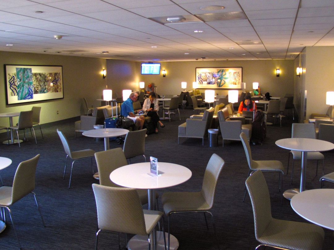 United Airlines Club Lounge景点图片
