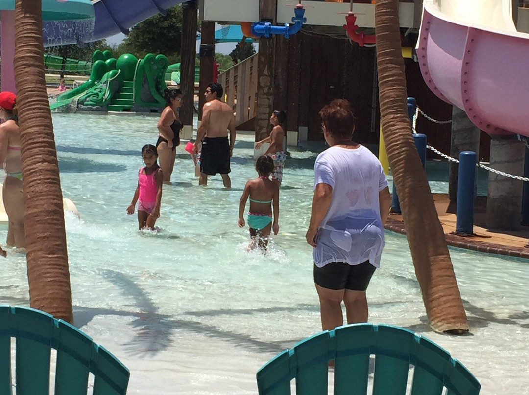 Castaway Cove Waterpark景点图片