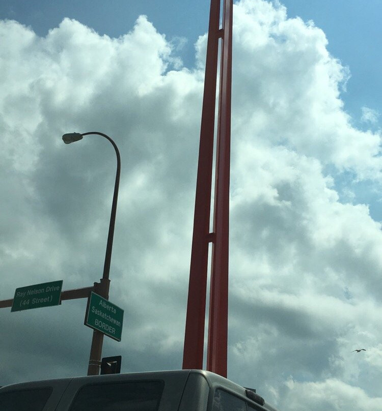 Border Markers-劳埃德明斯特必去景点