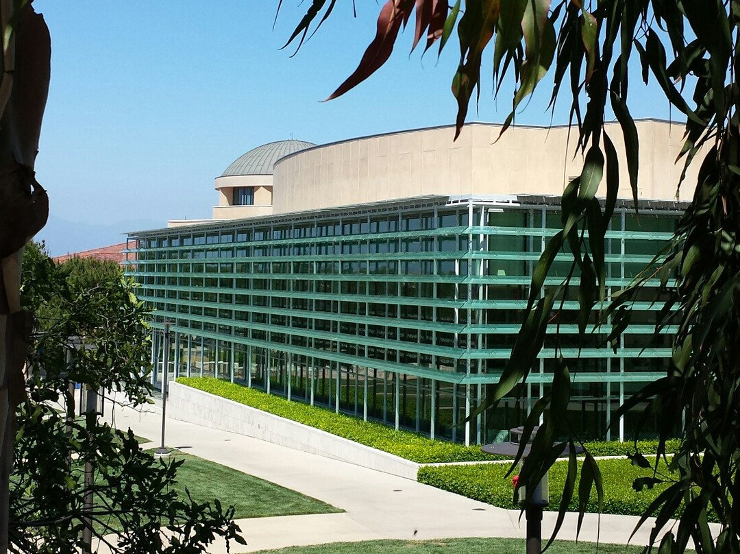Soka Performing Arts Center-亚里索维耶荷必去景点