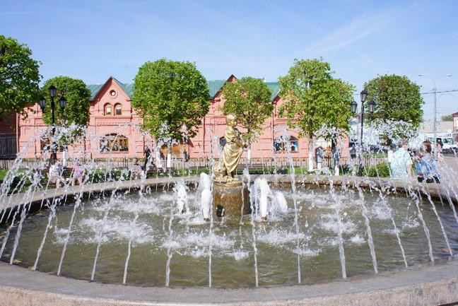 Fountain Devochka-Gribnitsa景点图片