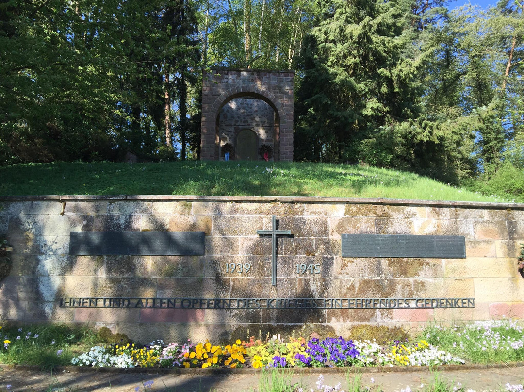 Kriegerdenkmal-Neuental必去景点