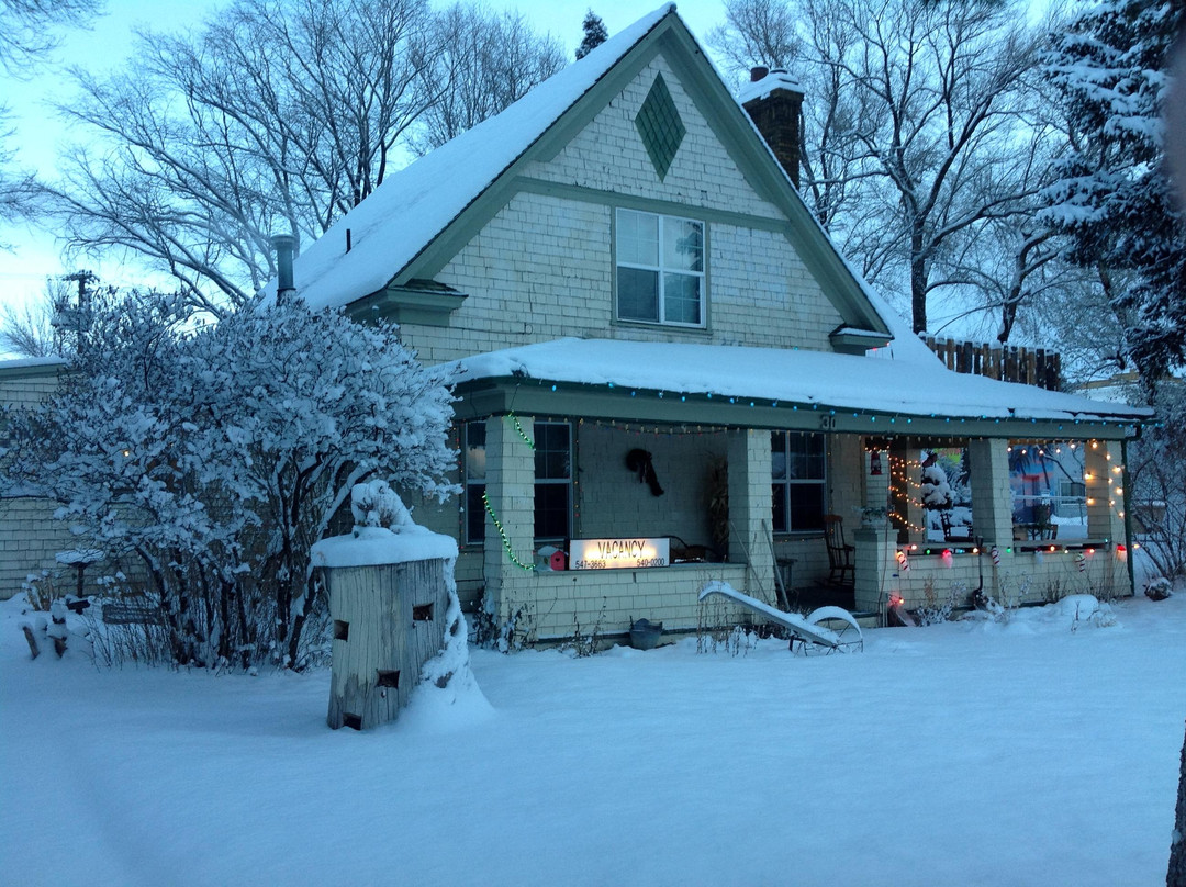 Largilliere Carriage House B&B主图