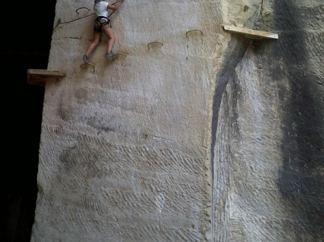 La Grotte de Champ Retard-Coutarnoux必去景点