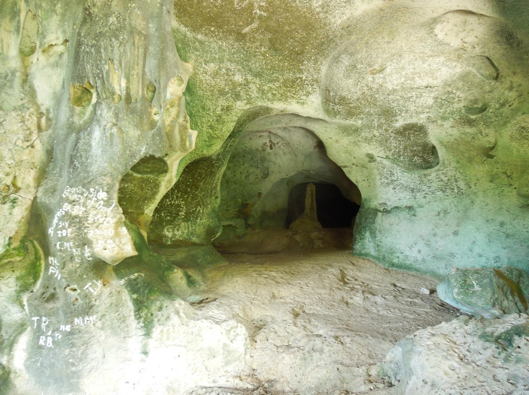 Skull Cave-Cayman Brac必去景点