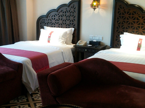 月亮河温泉假日酒店主图