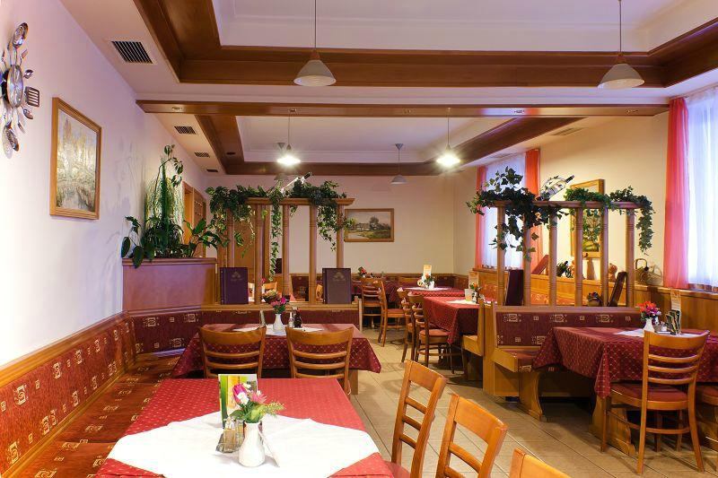 Szentkozmadombja酒店住宿-Denis Hotel and Restaurant