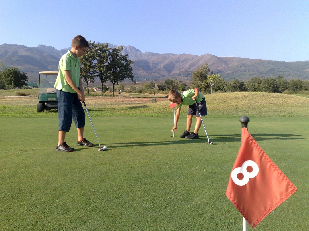 Campo De Golf De Candeleda-Candeleda必去景点