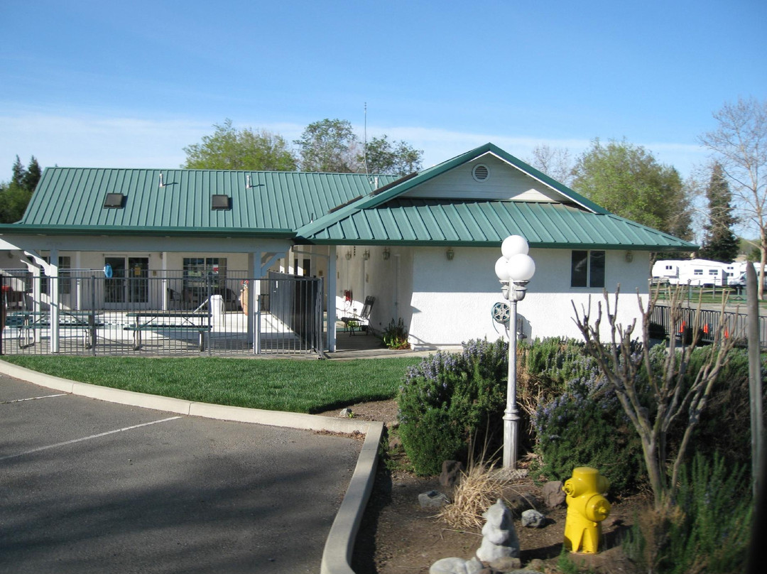 Almond Tree RV Park