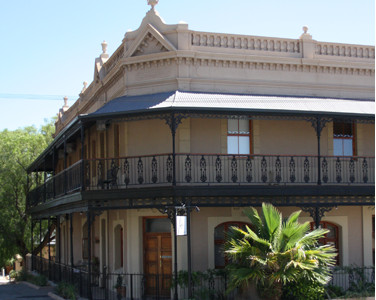 Feathers Inn Guest House主图