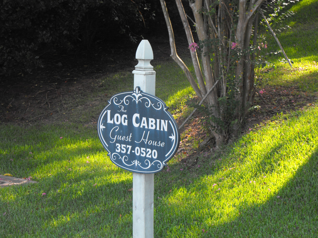 Log Cabin Guest House主图