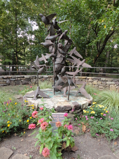 Tanger Family Bicentennial Garden景点图片