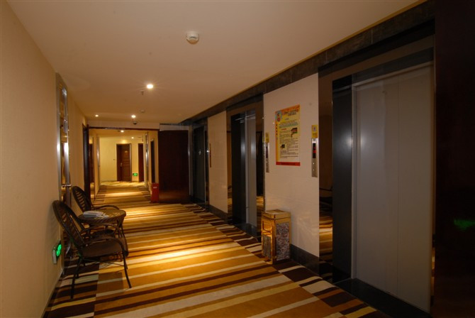 新世纪大酒店主图