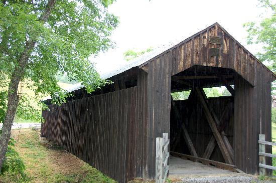 Locust Creek Bridge景点图片
