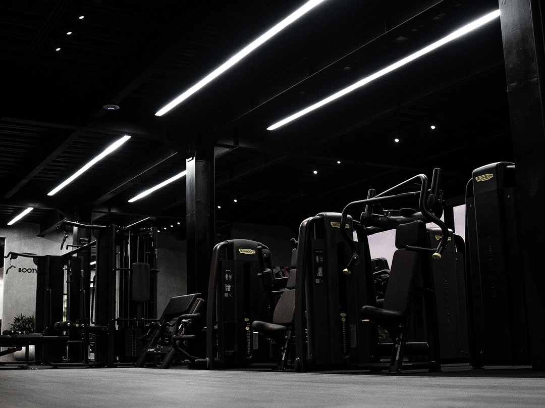 Seseh旅游景点-The Wrong Gym