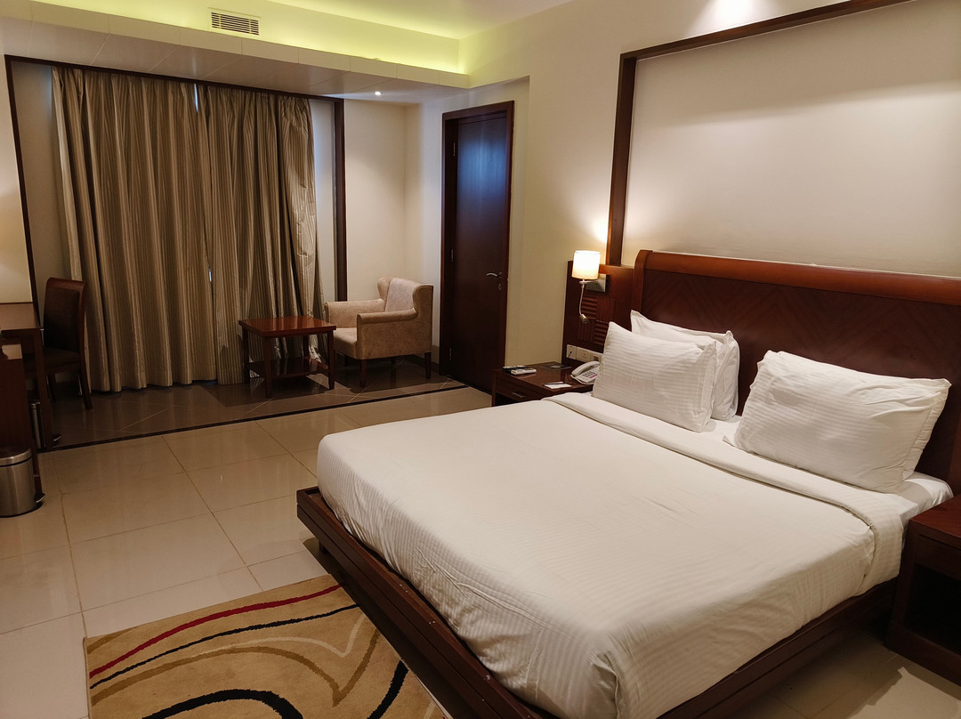 Royal Orchid Central主图